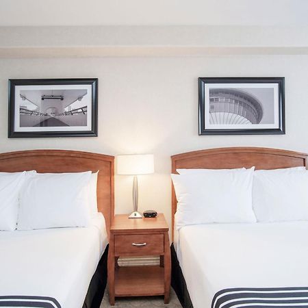 แซนด์แมน โฮเต็ล แอนด์ สวีท แคลกรี เวสต์ Hotel คาลการี ภายนอก รูปภาพ